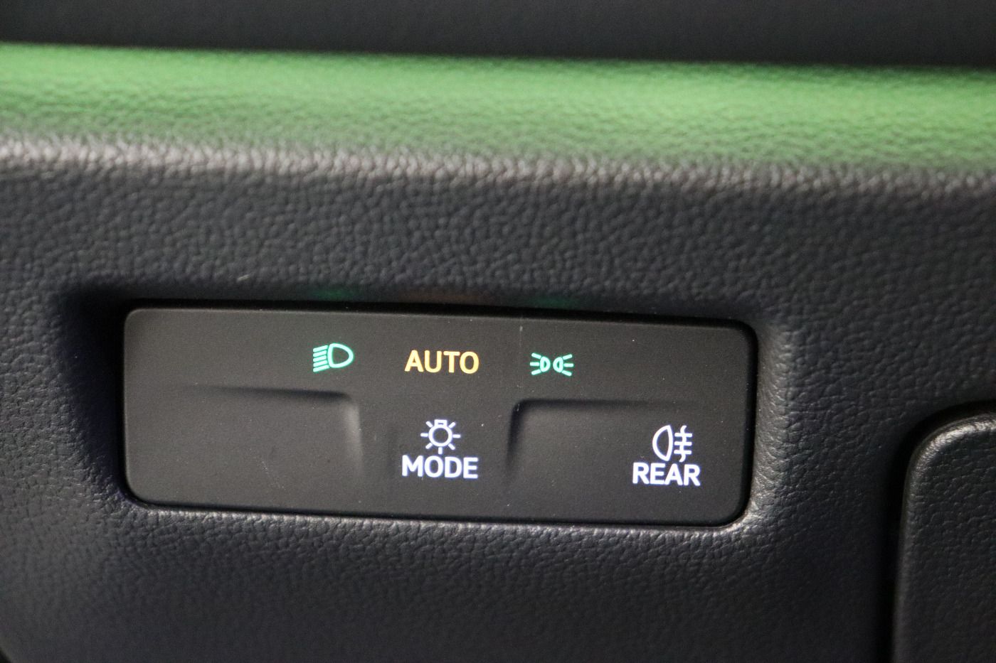 Fahrzeug autohaus mense Fahrzeugabbildung Volkswagen Passat Variant 2.0 TDI DSG Business CarPlay|HUD