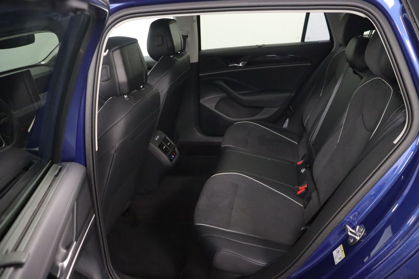 Fahrzeug autohaus mense Fahrzeugabbildung Volkswagen Passat Variant 2.0 TDI DSG Business CarPlay|HUD