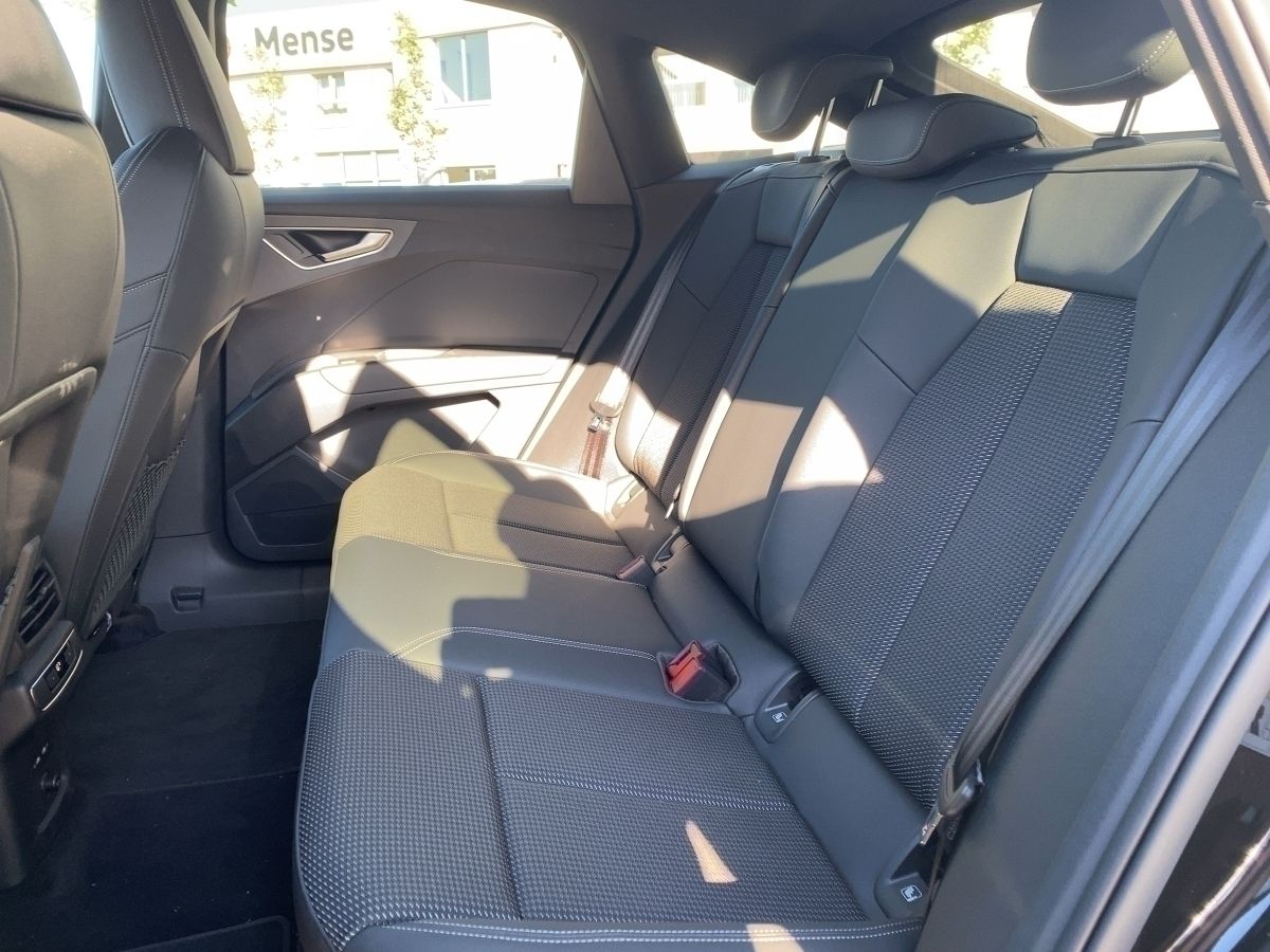 Fahrzeug autohaus mense Fahrzeugabbildung Audi Q4 Sportback e-tron 40 S line Matrix Pano AHK
