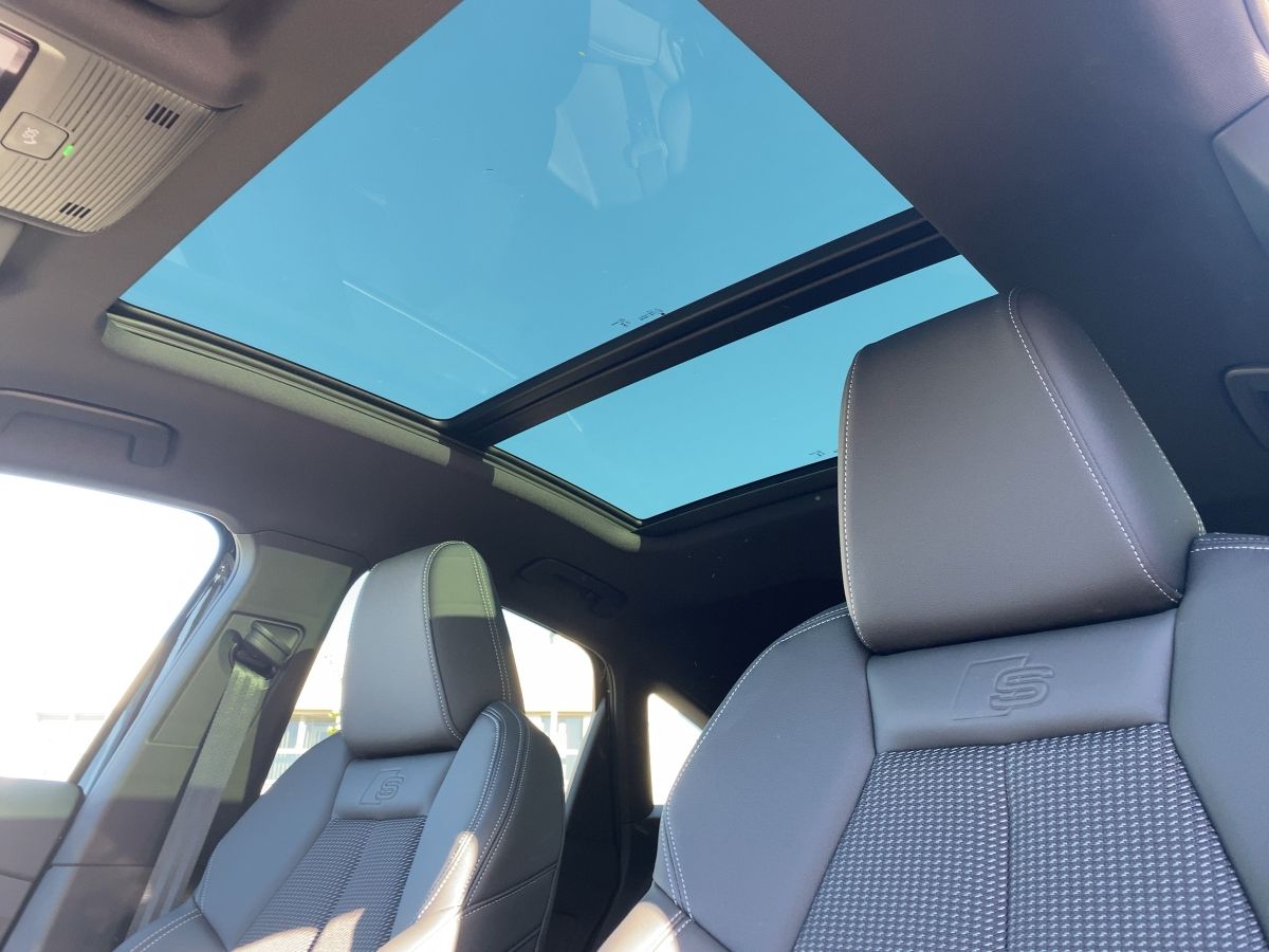 Fahrzeug autohaus mense Fahrzeugabbildung Audi Q4 Sportback e-tron 40 S line Matrix Pano AHK