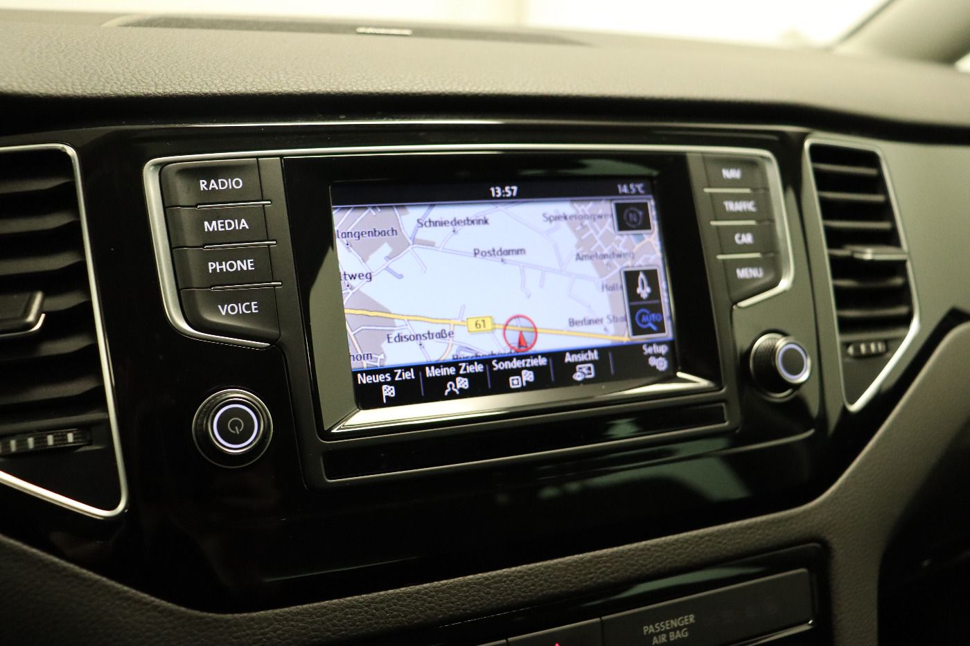 Fahrzeug autohaus mense Fahrzeugabbildung Volkswagen Golf Sportsvan 1.4 TSI DSG Highline Navi ACC Rea