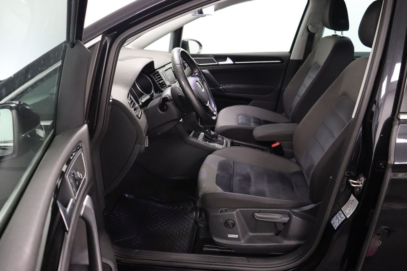 Fahrzeug autohaus mense Fahrzeugabbildung Volkswagen Golf Sportsvan 1.4 TSI DSG Highline Navi ACC Rea