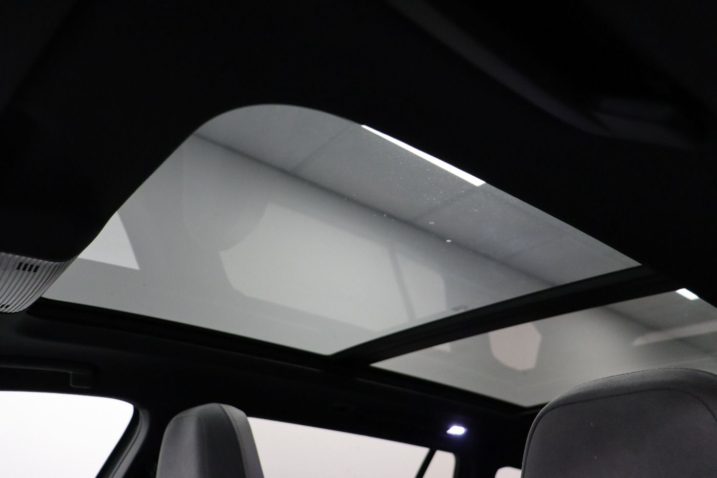 Fahrzeugabbildung Volkswagen Golf VIII Variant 2.0TDI DSG R-Line Black Style