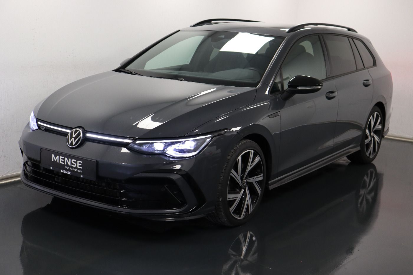 Fahrzeugabbildung Volkswagen Golf VIII Variant 2.0TDI DSG R-Line Black Style