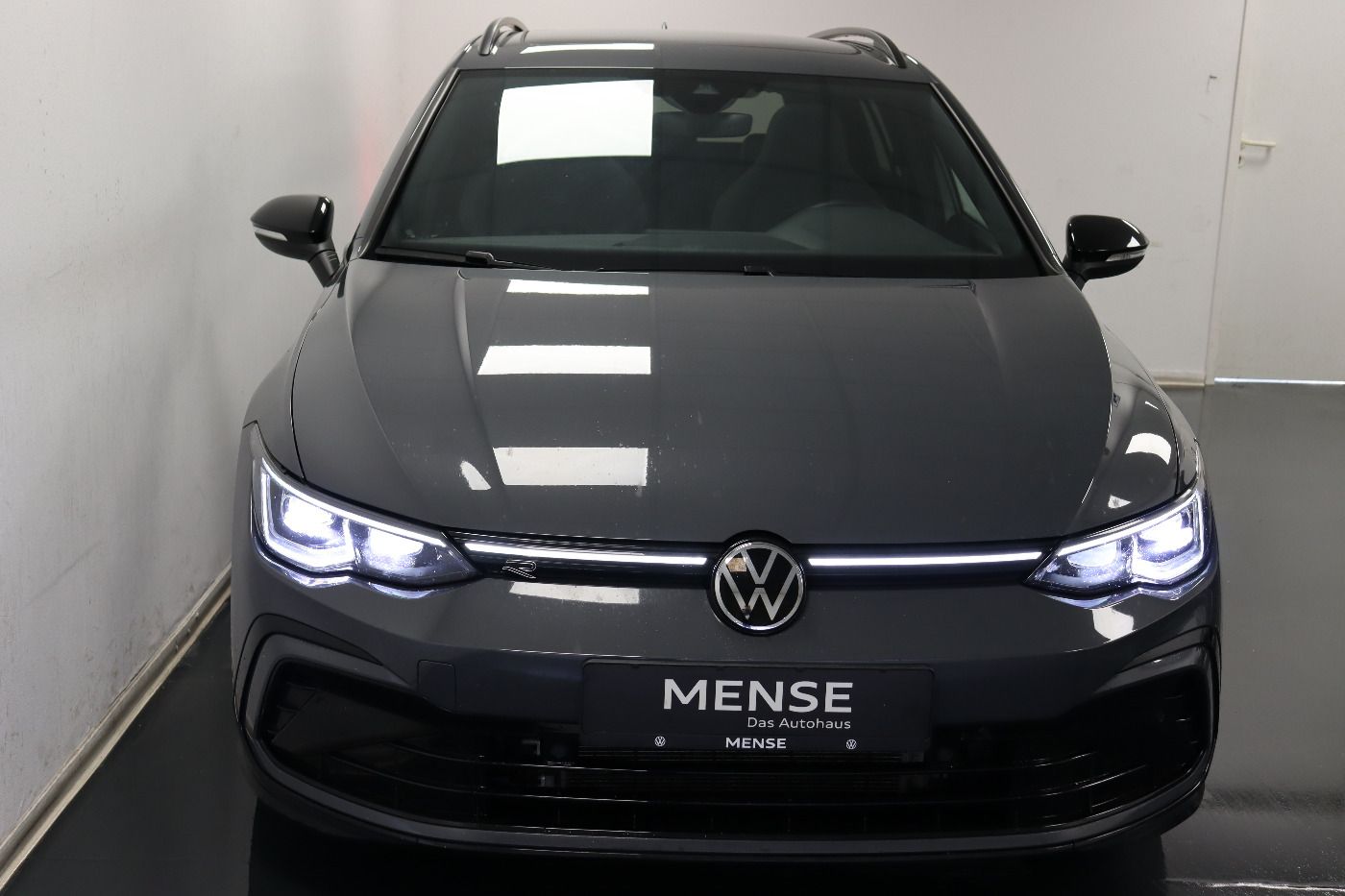 Fahrzeugabbildung Volkswagen Golf VIII Variant 2.0TDI DSG R-Line Black Style