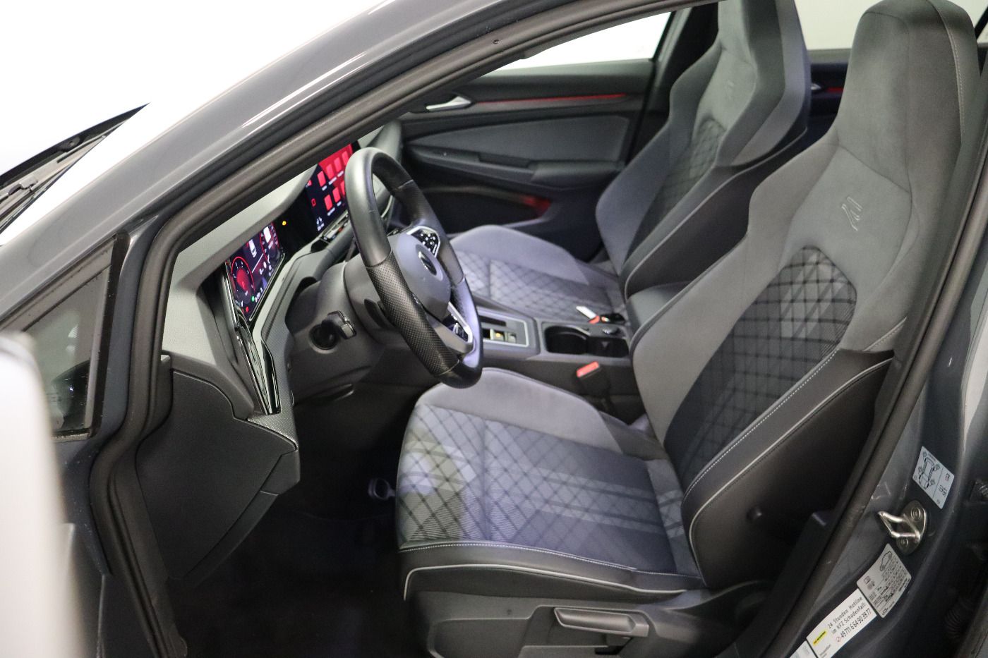Fahrzeugabbildung Volkswagen Golf VIII Variant 2.0TDI DSG R-Line Black Style