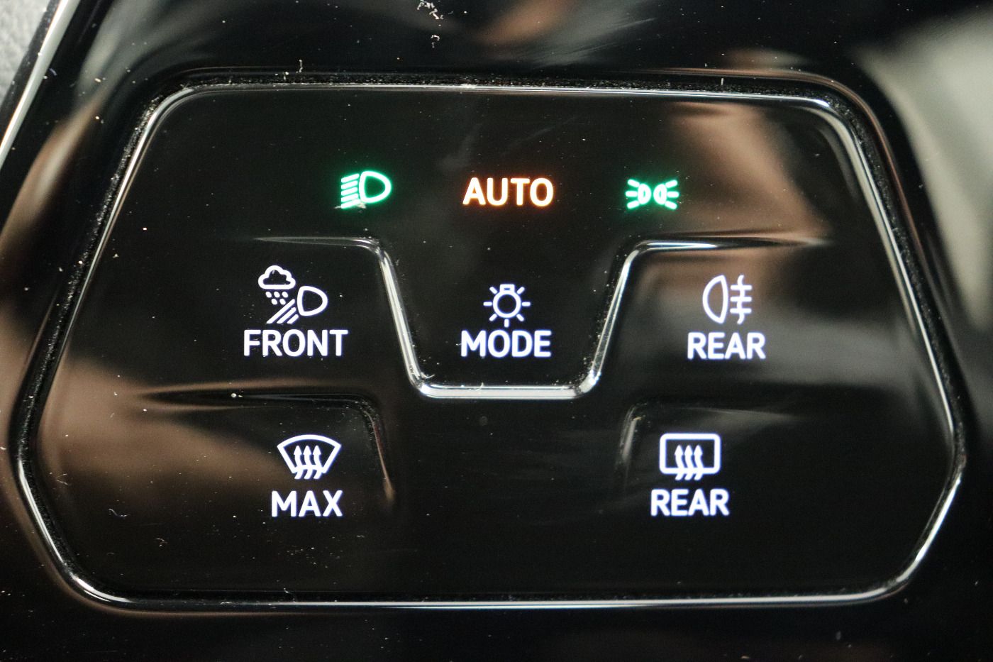 Fahrzeugabbildung Volkswagen Golf VIII Variant 2.0TDI DSG R-Line Black Style