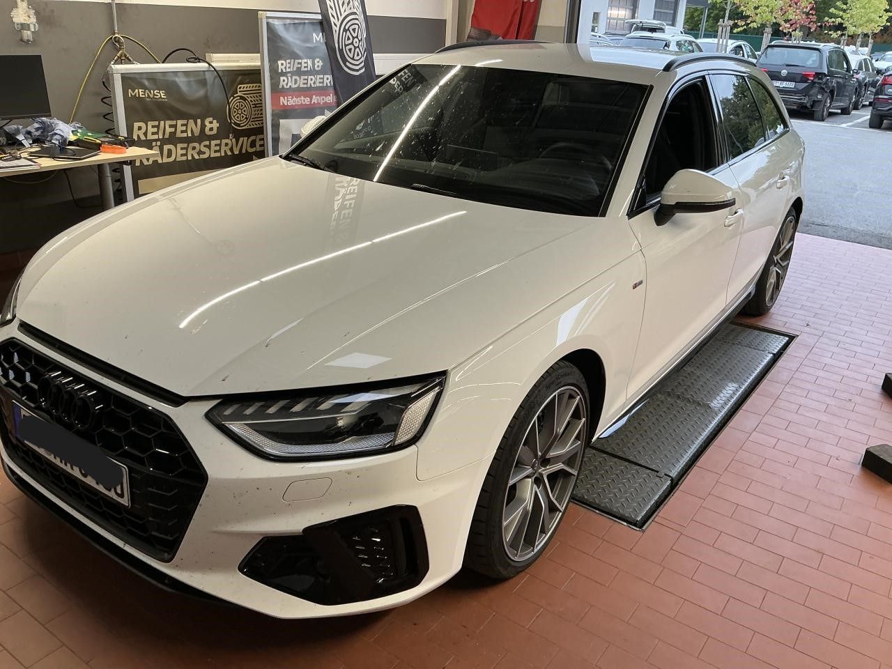 Fahrzeugabbildung Audi A4 Avant 35 TDI S tronic S line Matrix|B&O|AHK