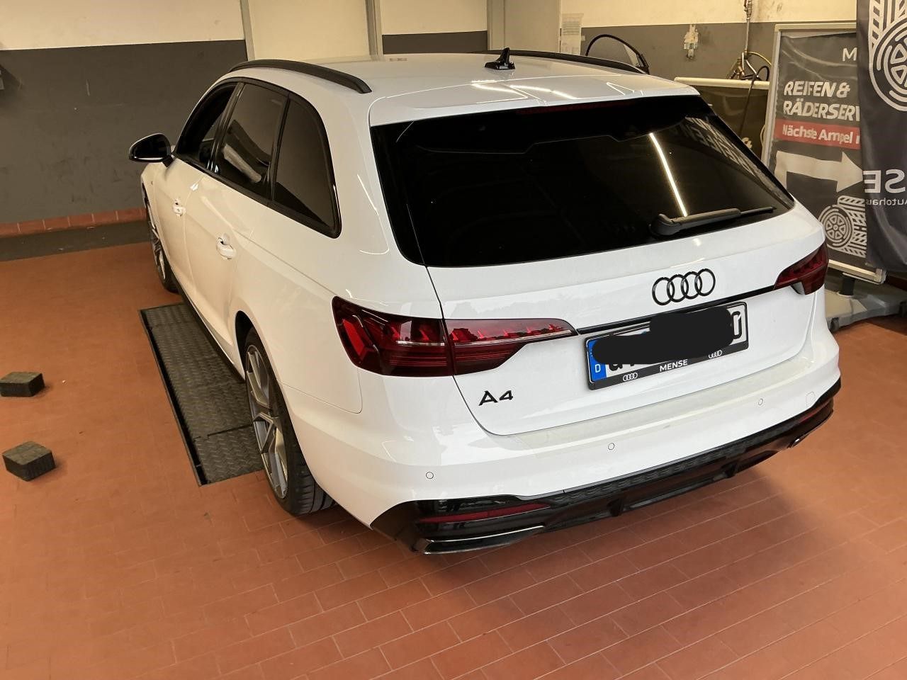 Fahrzeugabbildung Audi A4 Avant 35 TDI S tronic S line Matrix|B&O|AHK