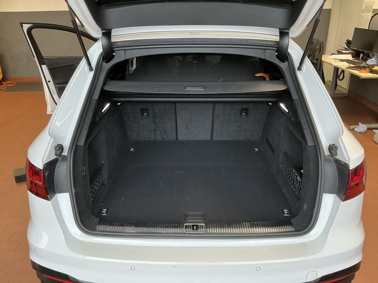 Fahrzeugabbildung Audi A4 Avant 35 TDI S tronic S line Matrix|B&O|AHK