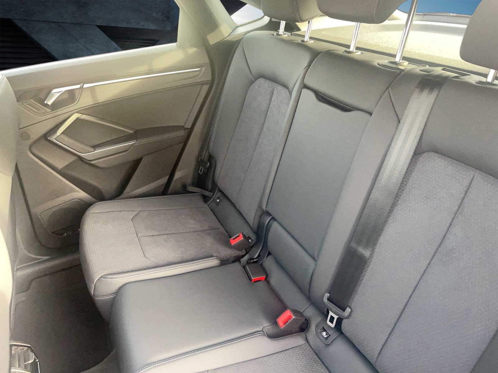 Fahrzeugabbildung Audi Q3 Sportback 40TFSI S-Line Matrix|AHK|Pano