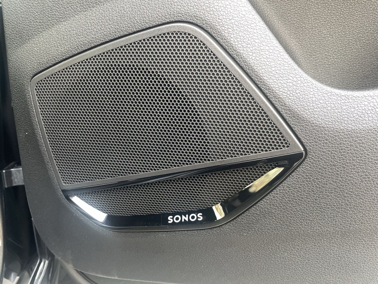 Fahrzeugabbildung Audi Q3 Sportback 40TFSI S-Line Matrix|AHK|Pano