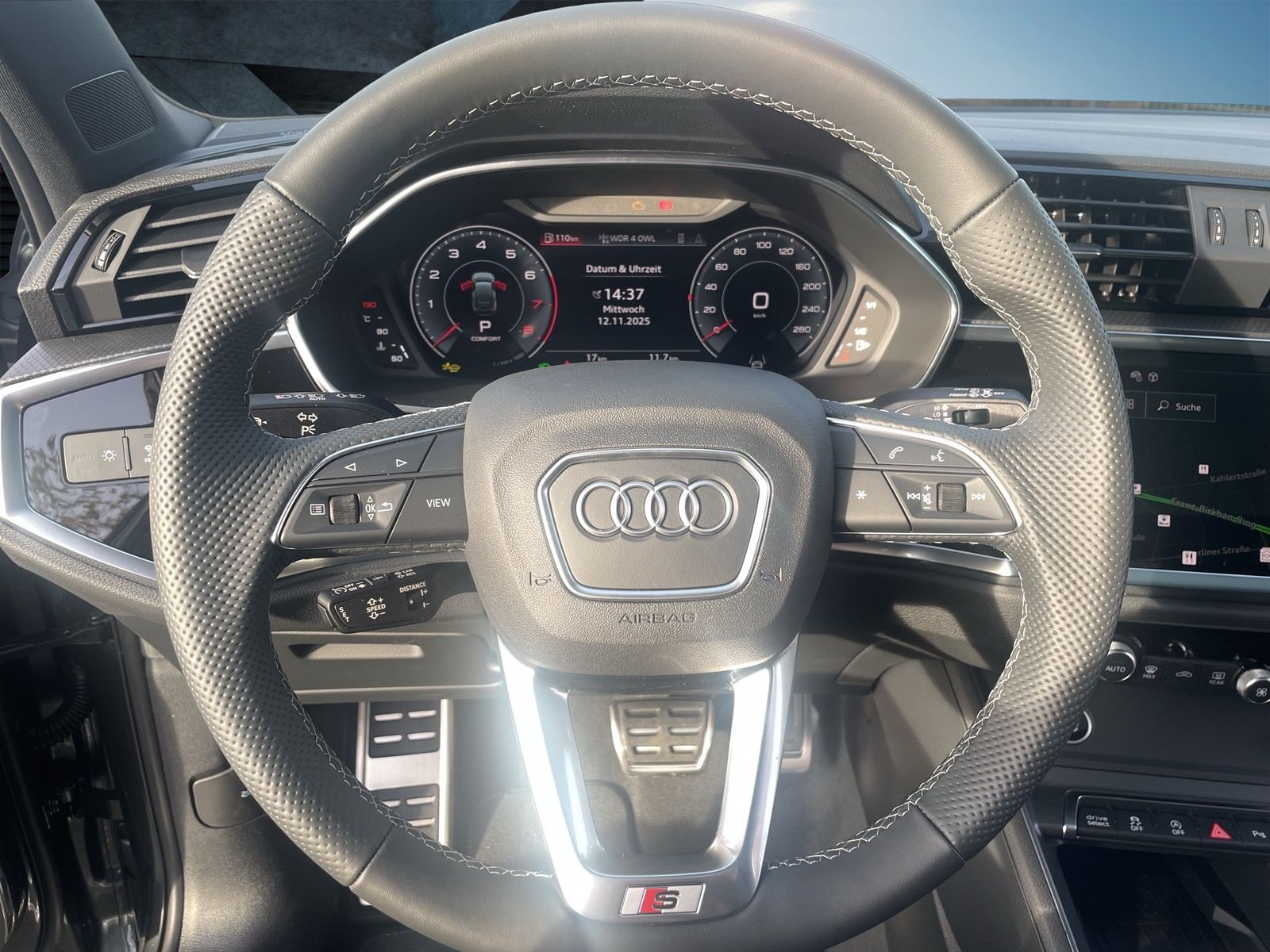 Fahrzeugabbildung Audi Q3 Sportback 40TFSI S-Line Matrix|AHK|Pano