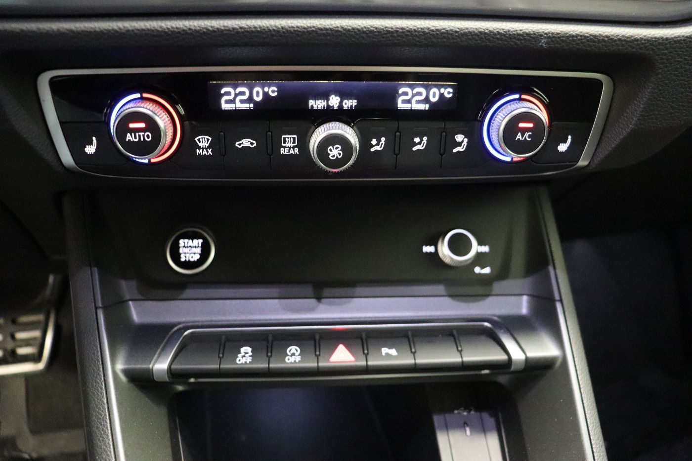 Fahrzeugabbildung Audi Q3 40 TDI Quattro S tronic S line CarPlay|LED|Na
