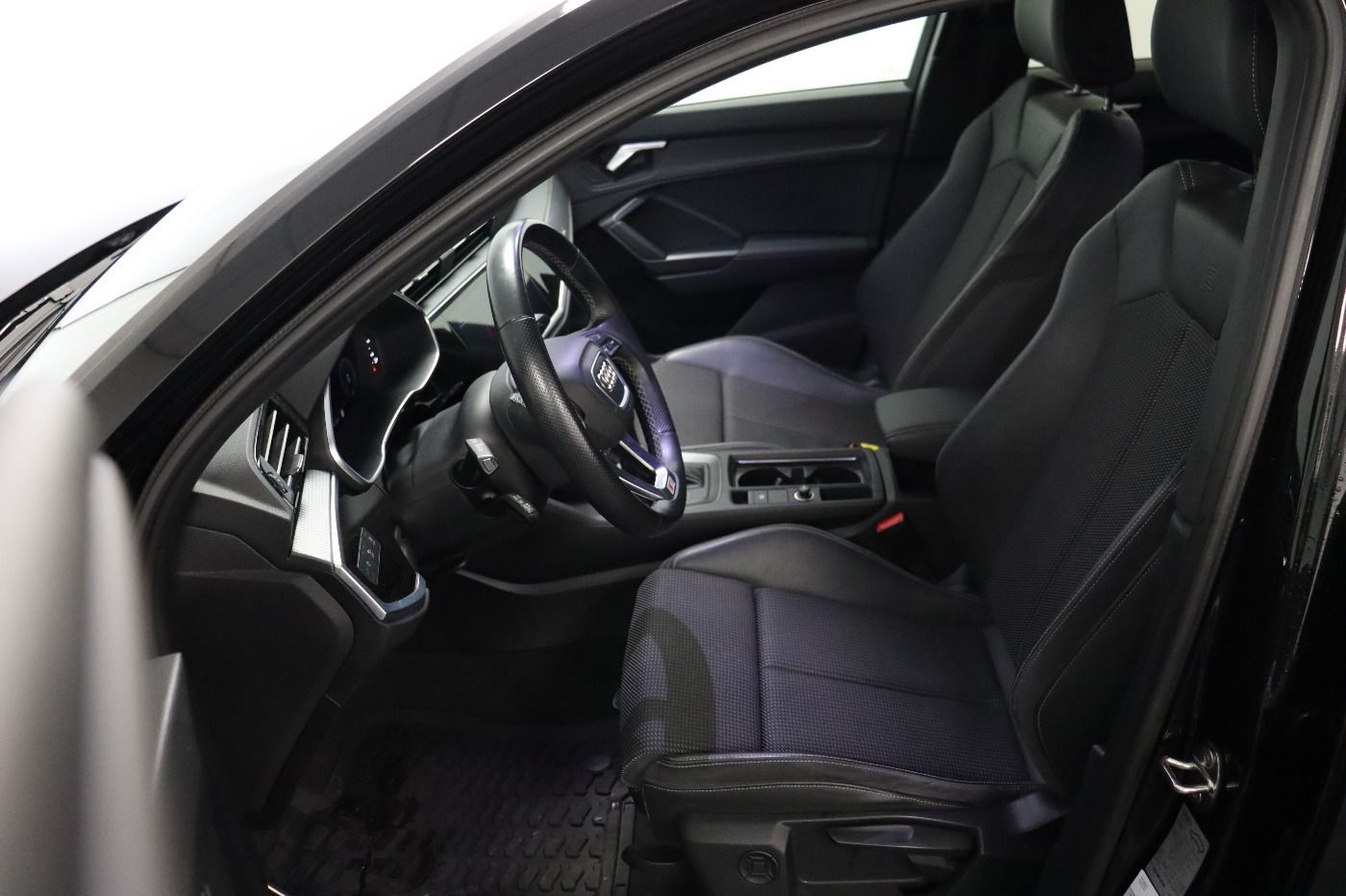Fahrzeugabbildung Audi Q3 40 TDI Quattro S tronic S line CarPlay|LED|Na