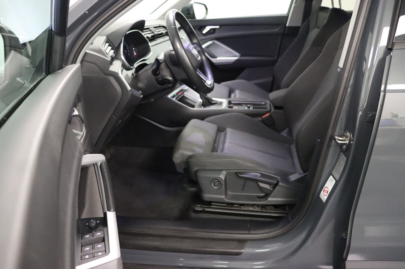 Fahrzeugabbildung Audi Q3 45 TFSIe S- tronic Standhzg|LED|Navi|KeyLess