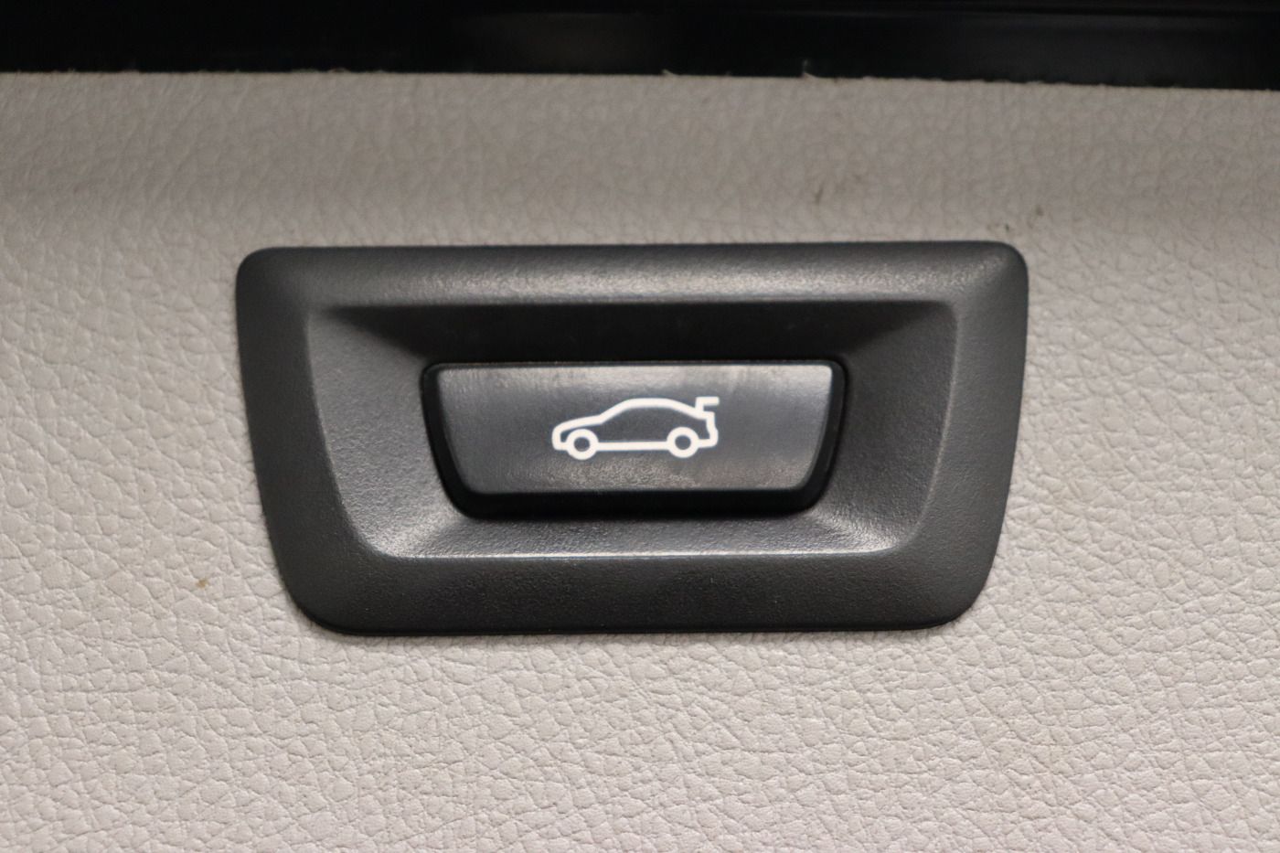 Fahrzeugabbildung BMW 330 d Touring xDrive Sport Line LED|Navi|KlimaA