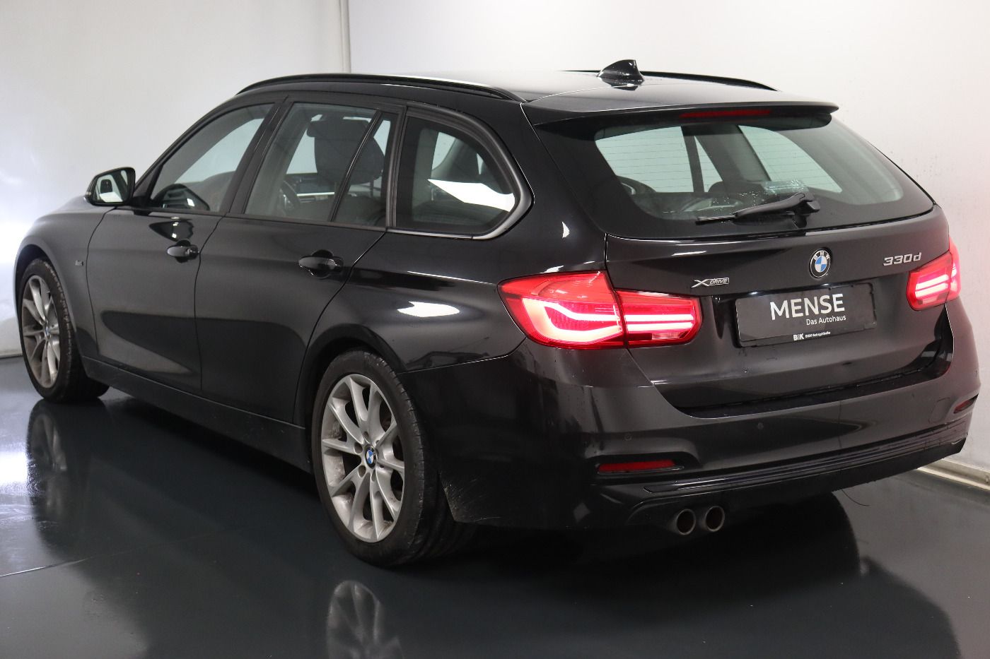 Fahrzeugabbildung BMW 330 d Touring xDrive Sport Line LED|Navi|KlimaA