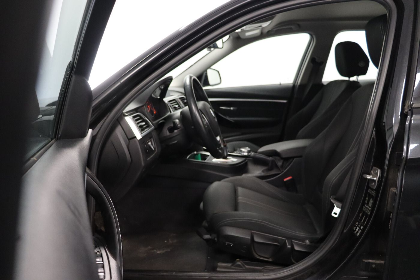 Fahrzeugabbildung BMW 330 d Touring xDrive Sport Line LED|Navi|KlimaA