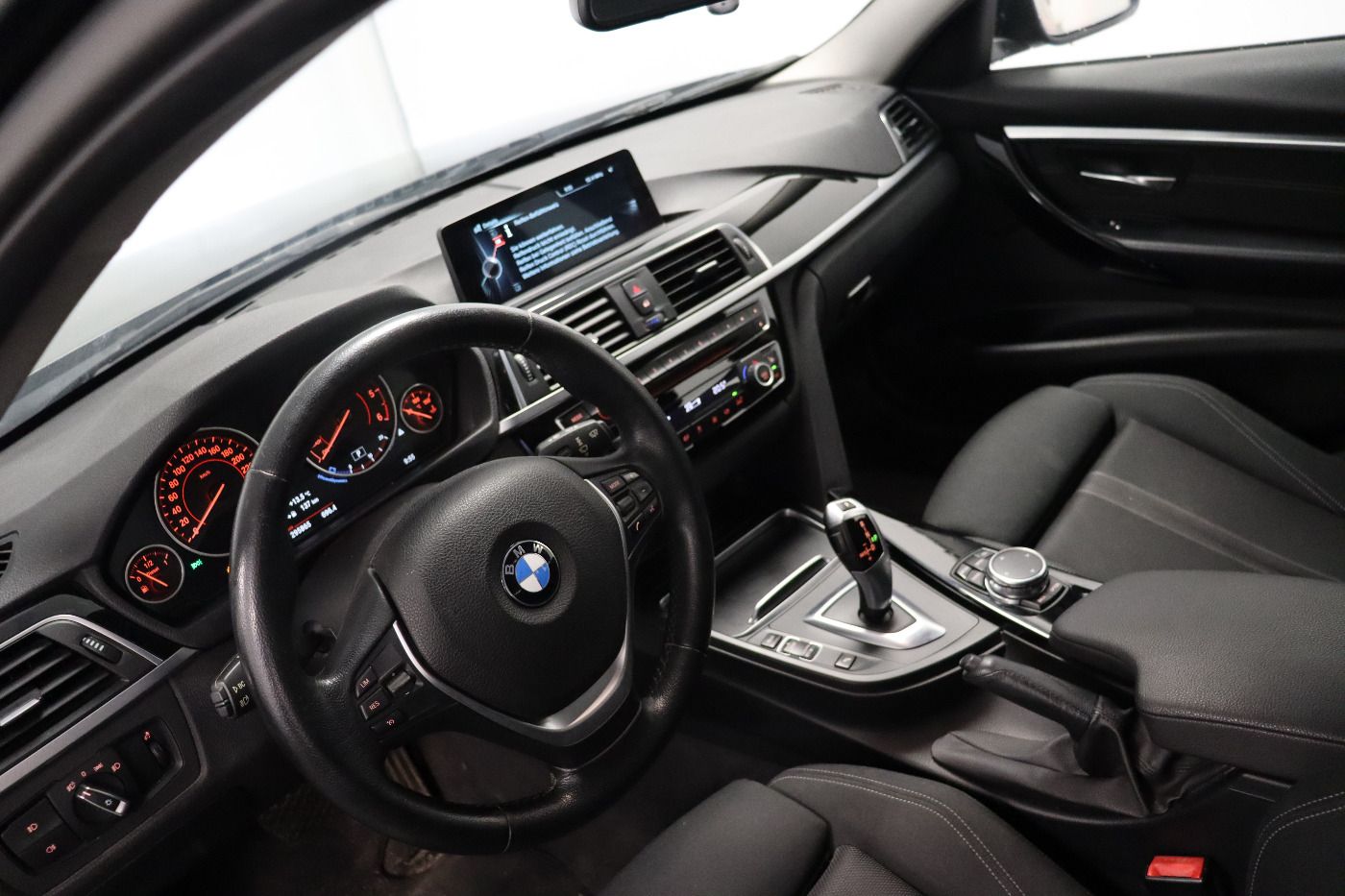 Fahrzeugabbildung BMW 330 d Touring xDrive Sport Line LED|Navi|KlimaA