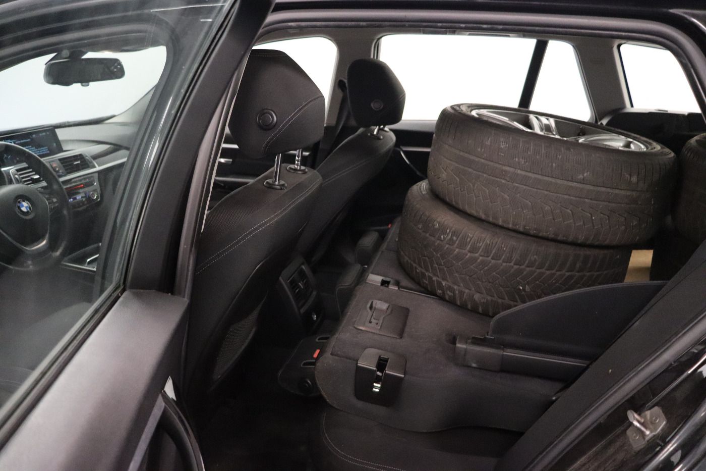 Fahrzeugabbildung BMW 330 d Touring xDrive Sport Line LED|Navi|KlimaA
