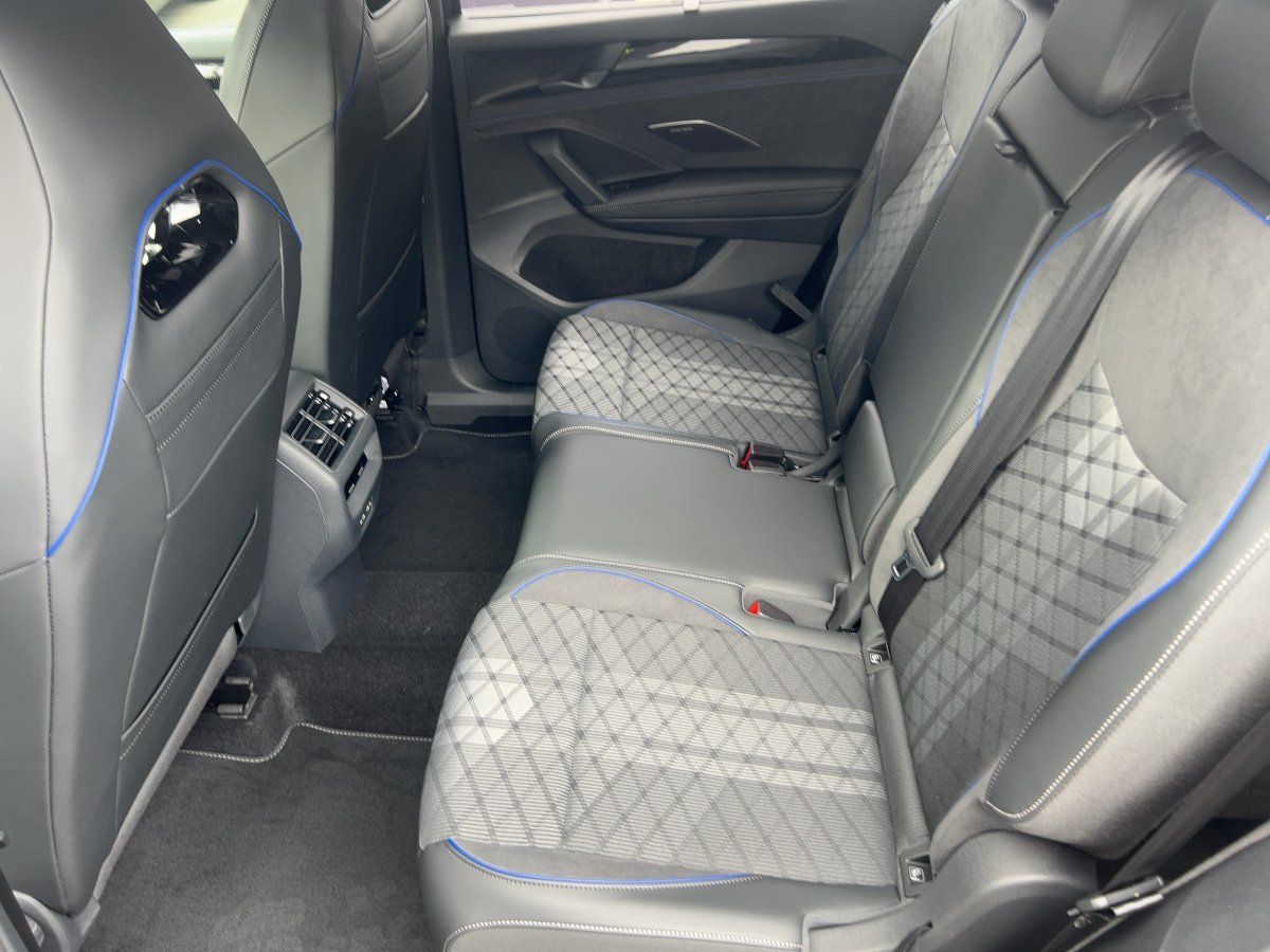 Fahrzeug autohaus mense Fahrzeugabbildung Volkswagen Tayron R-Line TDI 4M AHK 7-Sitzer Pano BlackStyl