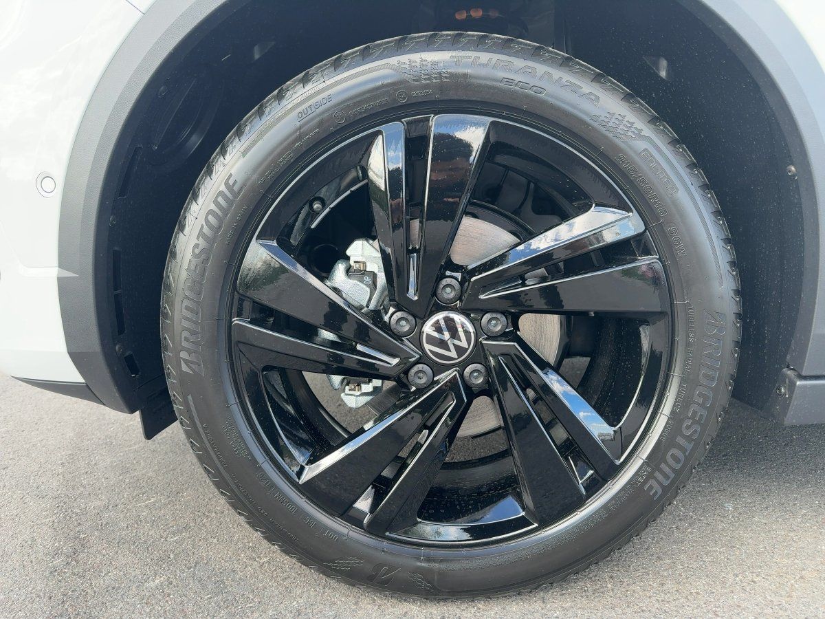Fahrzeug autohaus mense Fahrzeugabbildung Volkswagen T-Roc Cabriolet R-Line 1.5 l TSI OPF DSG Matrix, - mit KI generiert/bearbeitet