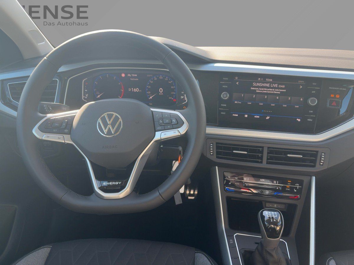 Fahrzeug autohaus mense Fahrzeugabbildung Volkswagen Polo ENERGY 1.0 l 5-Gang GJR, Kamera, Cockpit Pr - mit KI generiert/bearbeitet