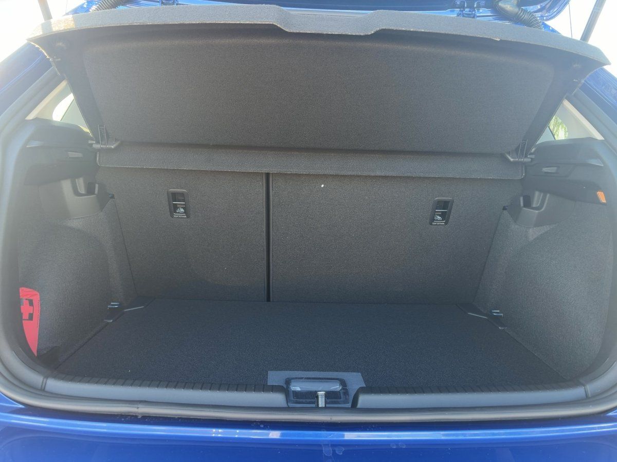 Fahrzeug autohaus mense Fahrzeugabbildung Volkswagen Polo ENERGY 1.0 l 5-Gang GJR, Kamera, Cockpit Pr - mit KI generiert/bearbeitet
