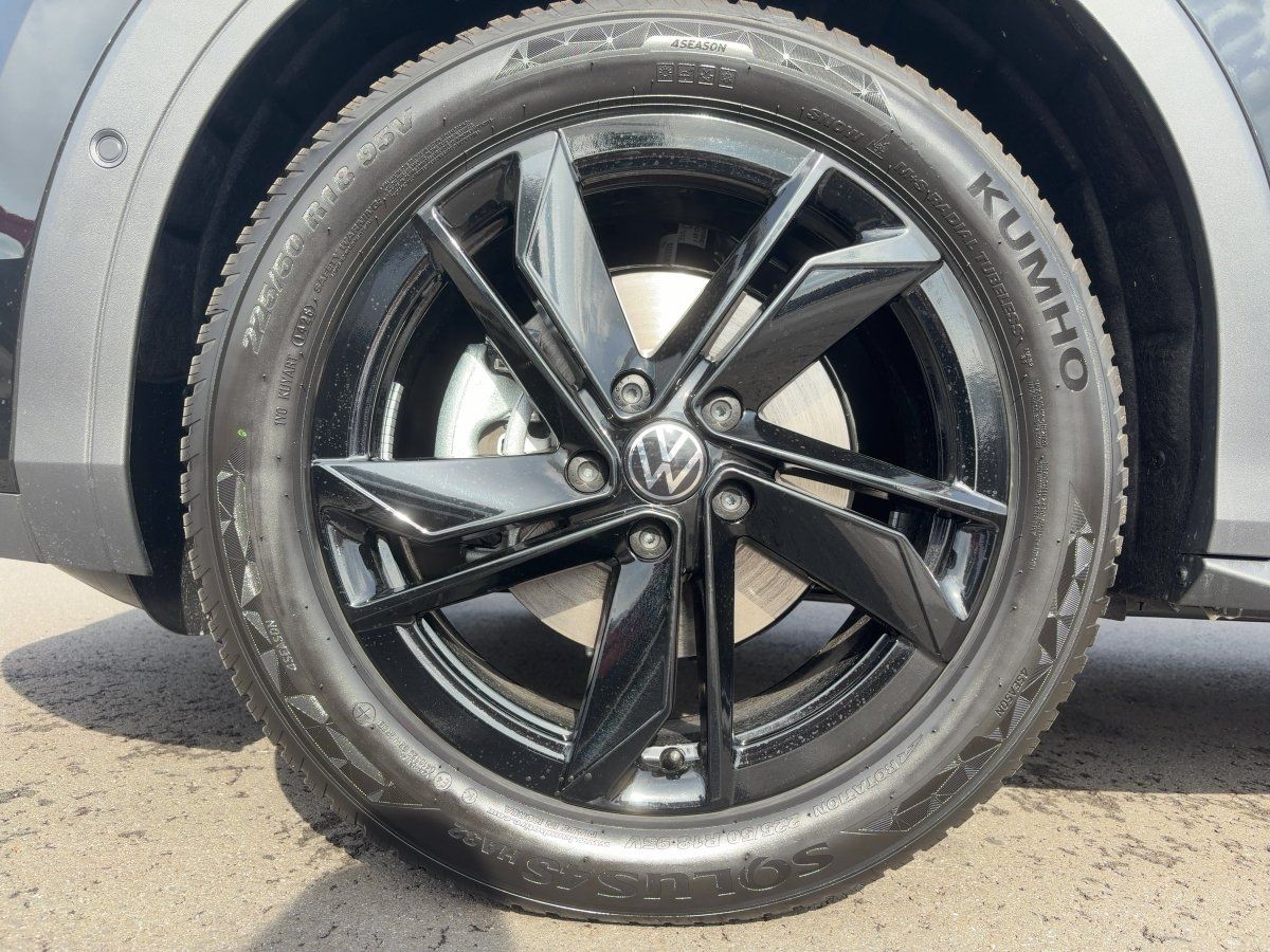 Fahrzeug autohaus mense Fahrzeugabbildung Volkswagen T-Roc Style 1.5 l eTSI OPF DSG AHK, GJR, el.Heck - mit KI generiert/bearbeitet