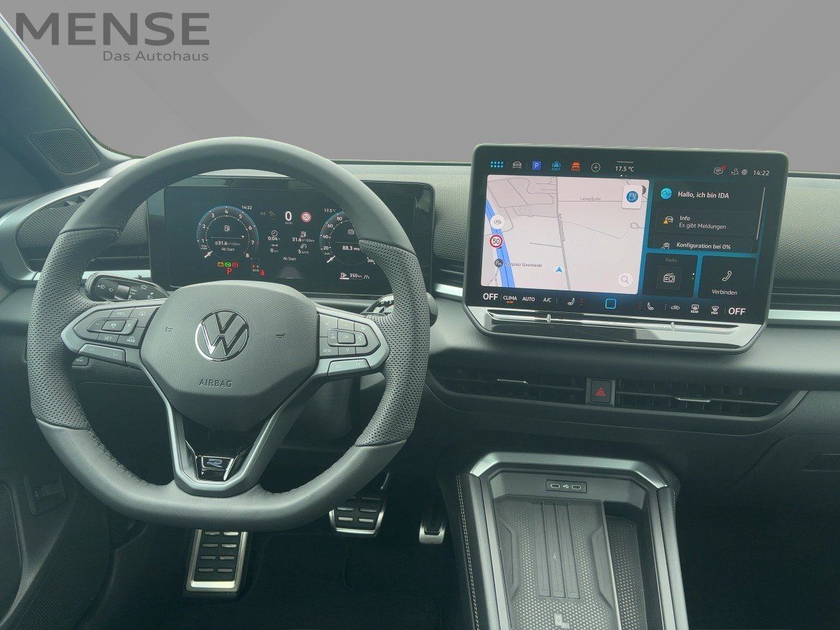 Fahrzeugabbildung Volkswagen T-Roc R-Line 1.5 l eTSI OPF DSG AHK Nav HUD Blac - mit KI generiert/bearbeitet