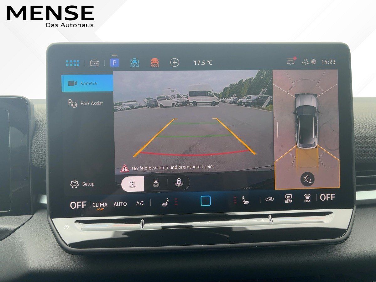 Fahrzeugabbildung Volkswagen T-Roc R-Line 1.5 l eTSI OPF DSG AHK Nav HUD Blac - mit KI generiert/bearbeitet