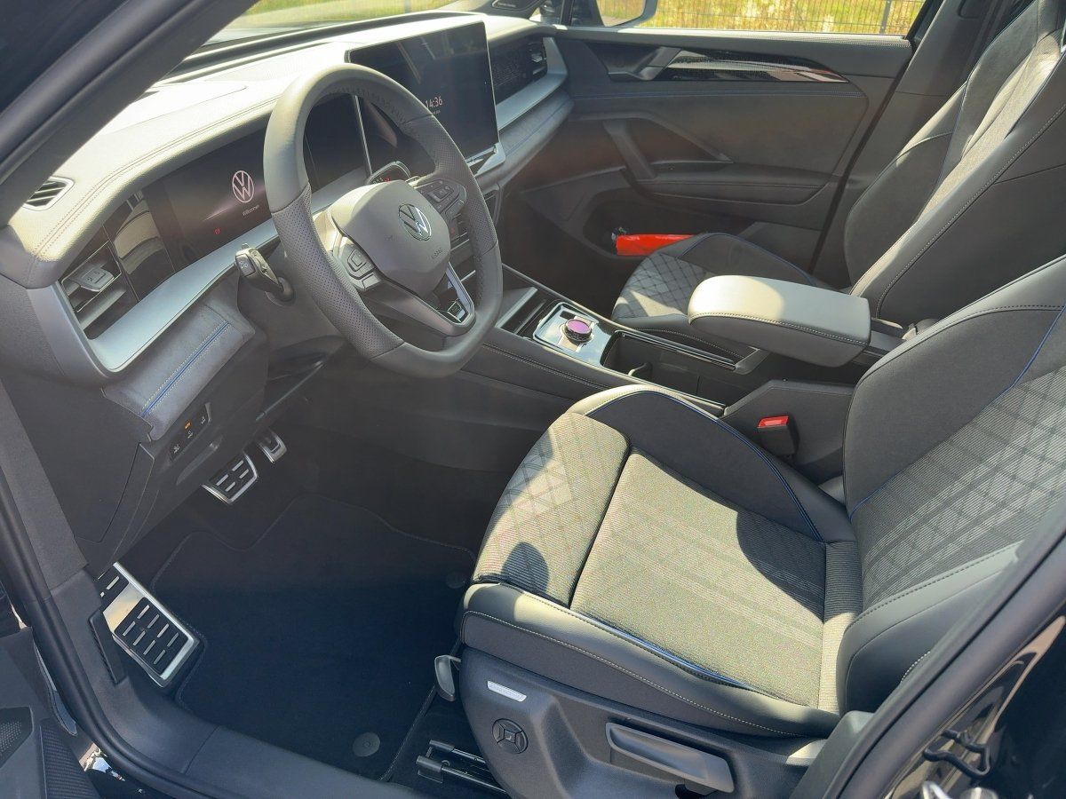 Fahrzeug autohaus mense Fahrzeugabbildung Volkswagen Tayron R-Line 2.0 l TDI 4MOTION DSG AHK,Standhei - mit KI generiert/bearbeitet