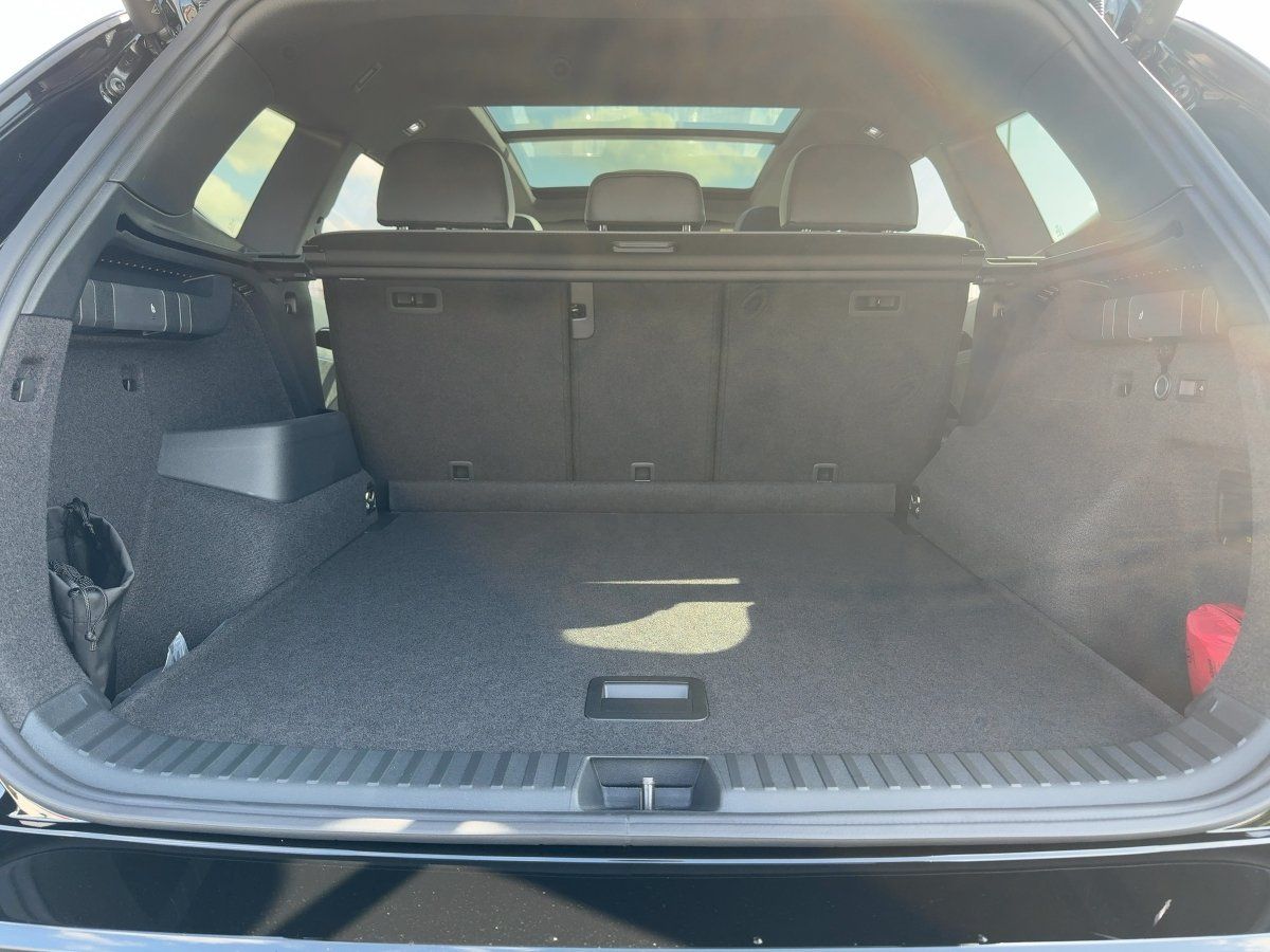 Fahrzeug autohaus mense Fahrzeugabbildung Volkswagen Tayron R-Line 2.0 l TDI 4MOTION DSG AHK,Standhei - mit KI generiert/bearbeitet