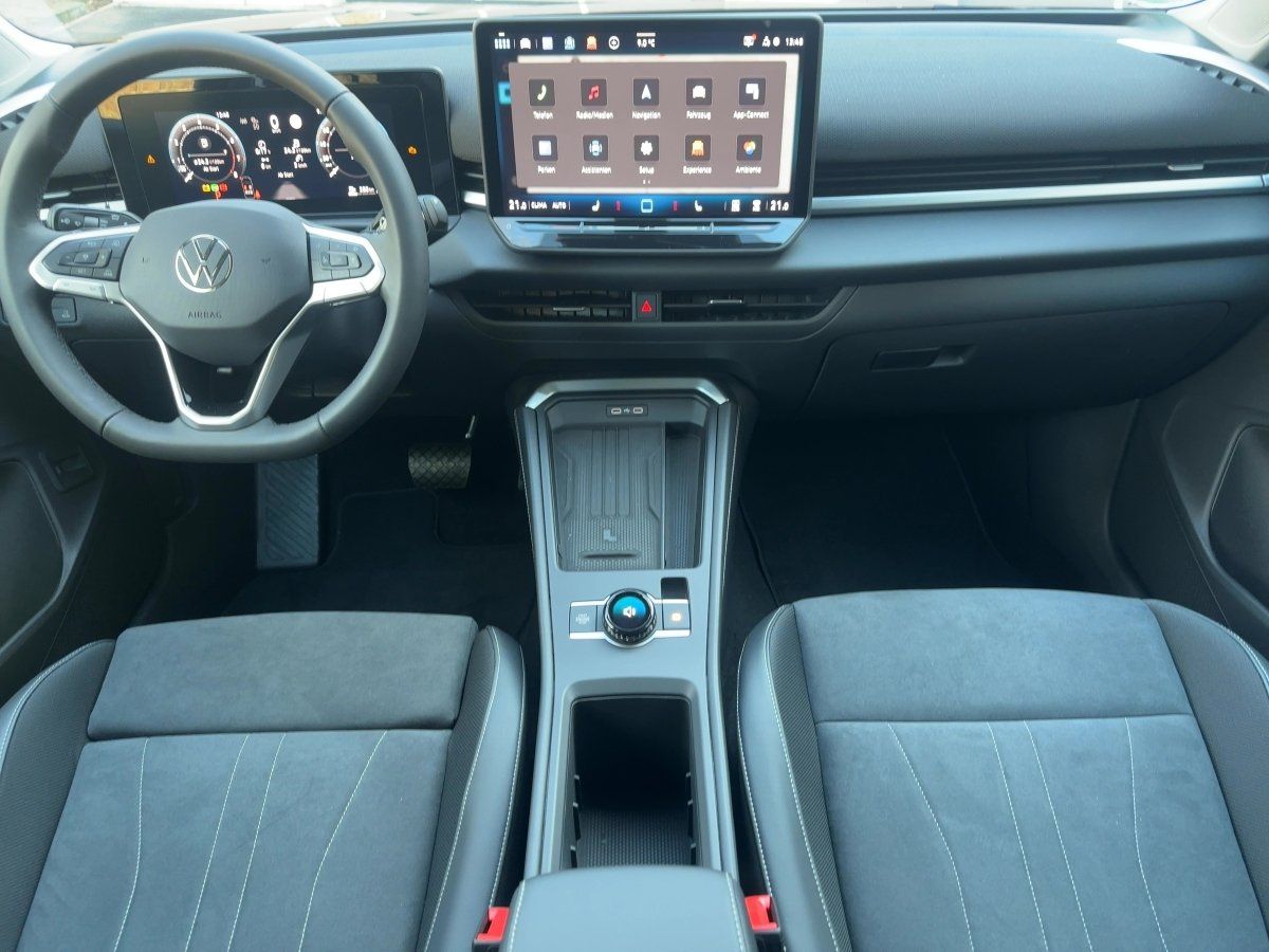 Fahrzeug autohaus mense Fahrzeugabbildung Volkswagen T-Roc Style 1.5 l eTSI OPF DSG AHK Nav IQ.Light - mit KI generiert/bearbeitet