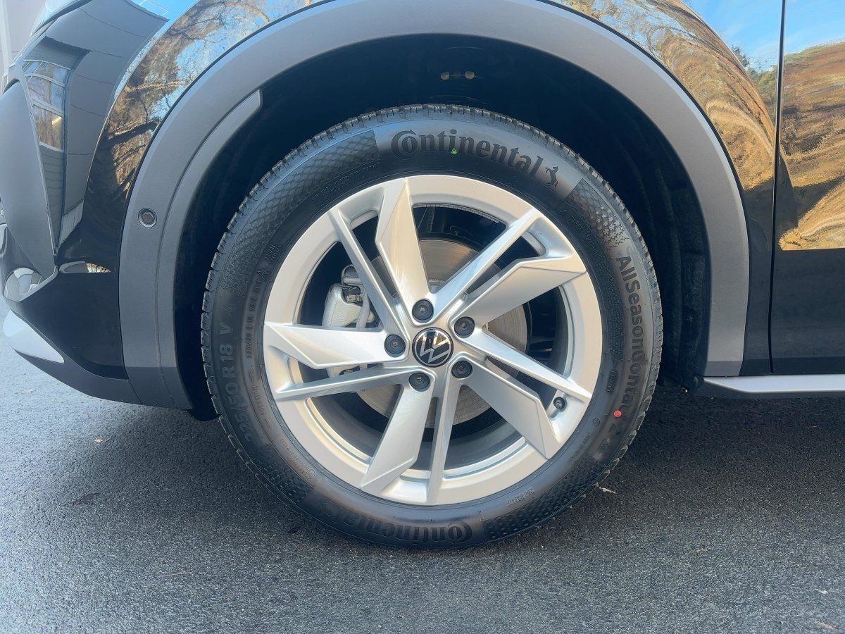 Fahrzeug autohaus mense Fahrzeugabbildung Volkswagen T-Roc Style 1.5 l eTSI OPF DSG AHK Nav IQ.Light - mit KI generiert/bearbeitet