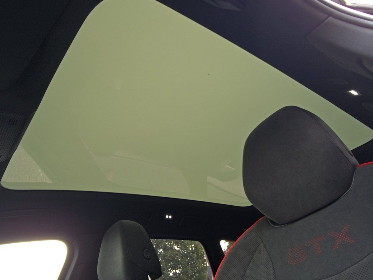 Fahrzeugabbildung Volkswagen ID.7 GTX Tourer 4M 86 kWh AHK Navi Pano 360° eSi - mit KI generiert/bearbeitet