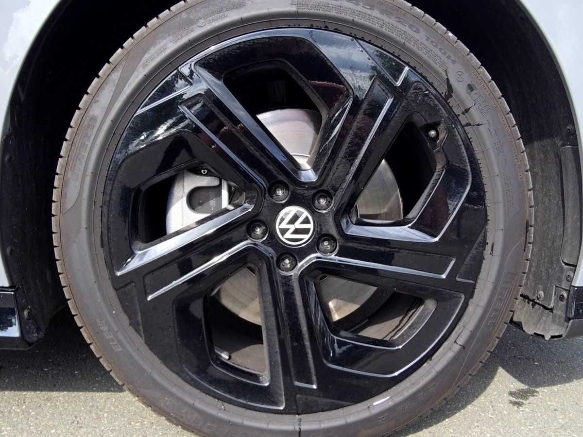 Fahrzeugabbildung Volkswagen ID.7 GTX Tourer 4M 86 kWh AHK Navi Pano 360° eSi - mit KI generiert/bearbeitet