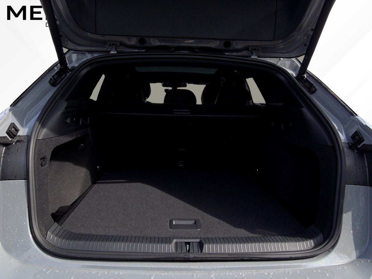 Fahrzeugabbildung Volkswagen ID.7 GTX Tourer 4M 86 kWh AHK Navi Pano 360° eSi - mit KI generiert/bearbeitet