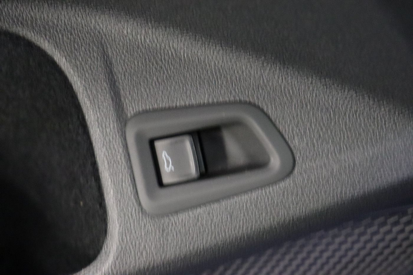 Fahrzeugabbildung Volkswagen Golf VIII Variant R 4Motion DSG IQ.Light|Matrix