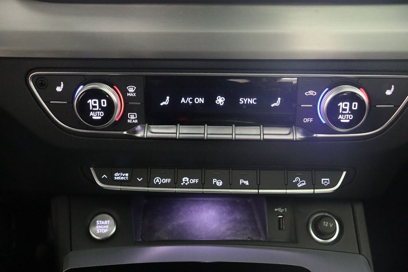 Fahrzeugabbildung Audi Q5 Sportback 40 TDI quattro S-tronic S-Line Pano