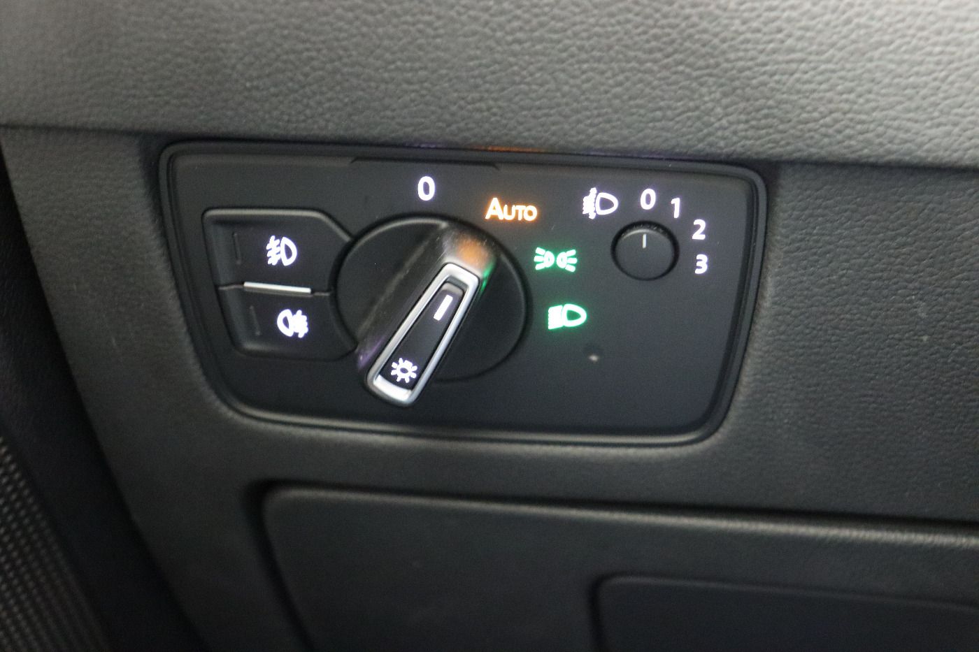 Fahrzeugabbildung Volkswagen Passat Variant 1.4 TSI Comfortline BlueMotion AC