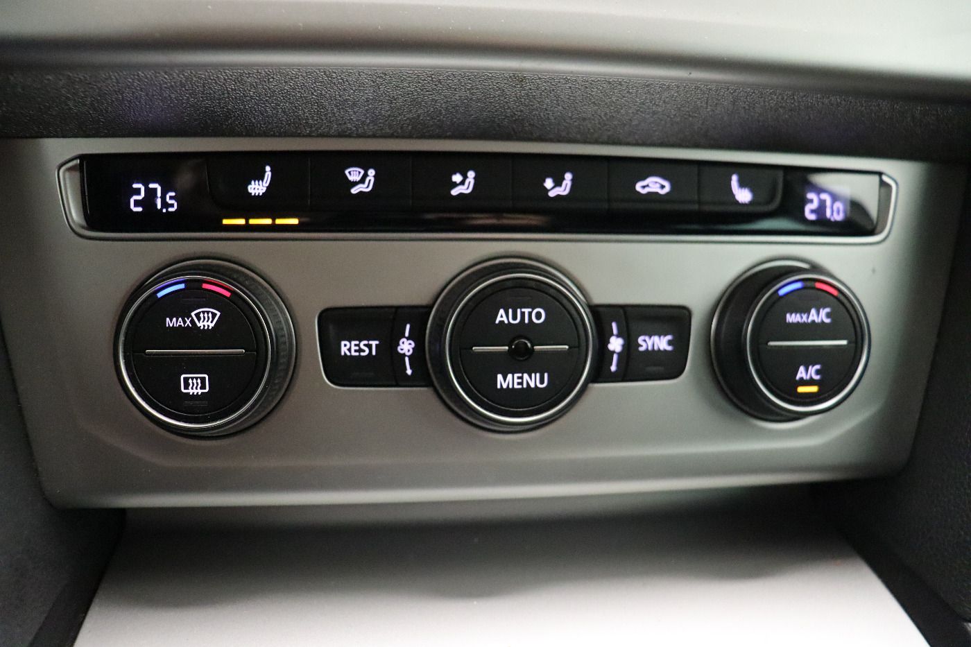 Fahrzeugabbildung Volkswagen Passat Variant 1.4 TSI Comfortline BlueMotion AC