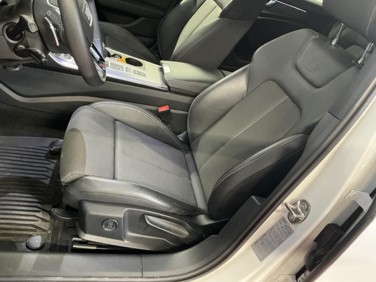 Fahrzeugabbildung Audi A6 Avant 50 TFS e S-Tronic S-Line CarPlay|SD