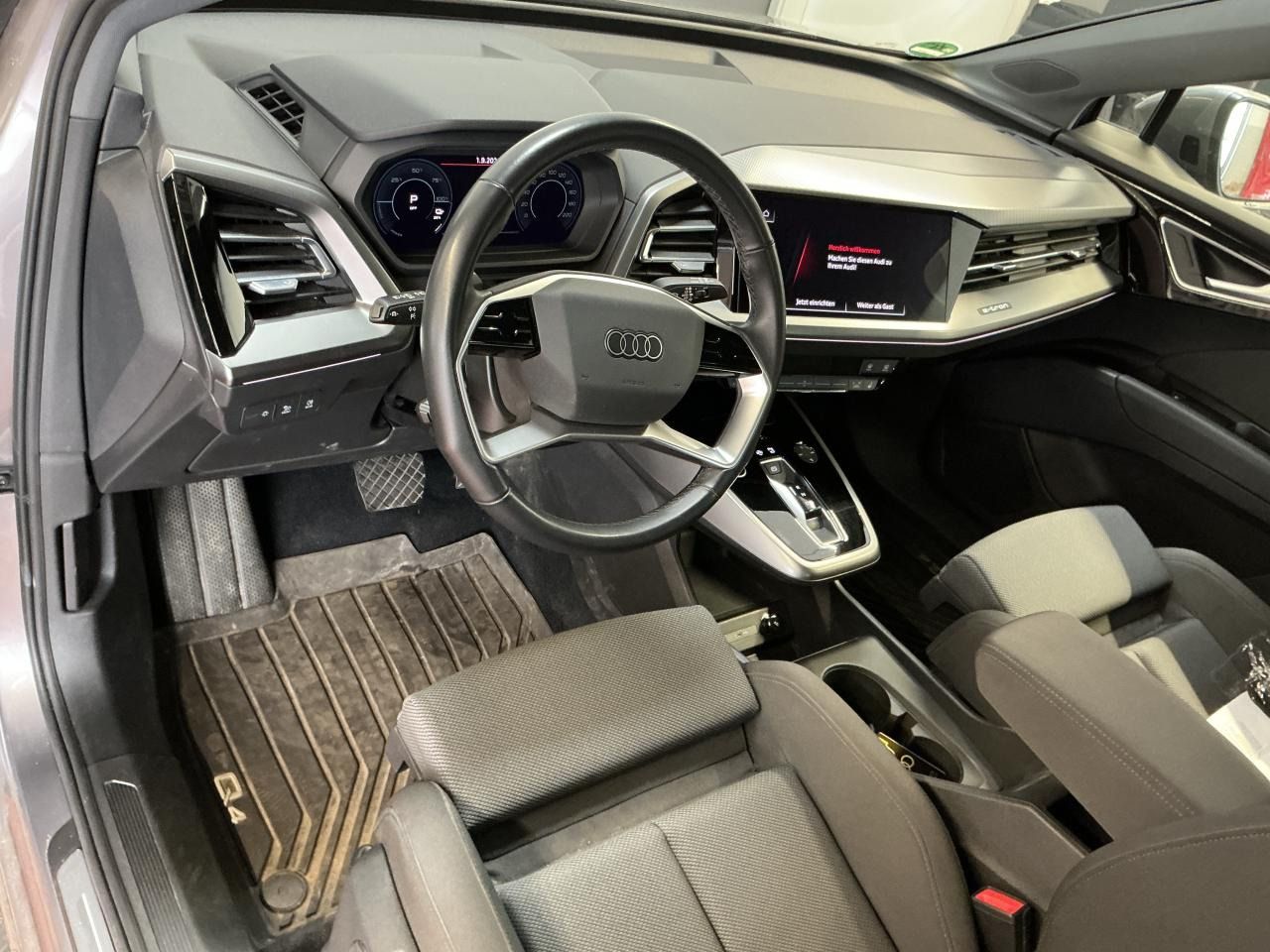 Fahrzeugabbildung Audi Q4 e-tron 40 Matrix|AHK|Standhzg|ACC|LED