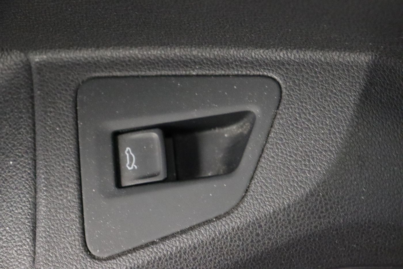 Fahrzeugabbildung Volkswagen Touareg 3.0 TDI 4Motion Elegance IQ.Light|AHK