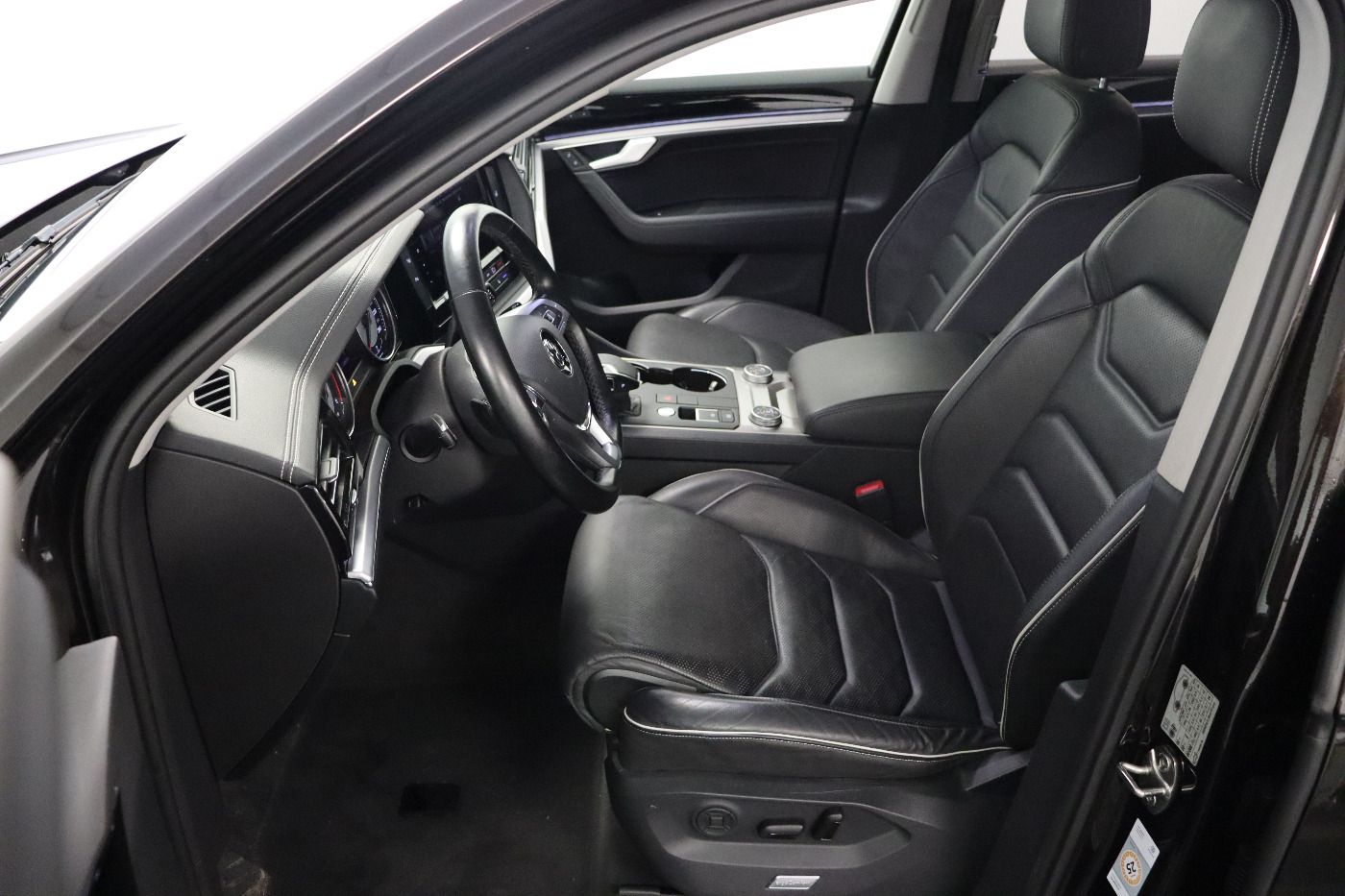 Fahrzeugabbildung Volkswagen Touareg 3.0 TDI 4Motion Elegance IQ.Light|AHK