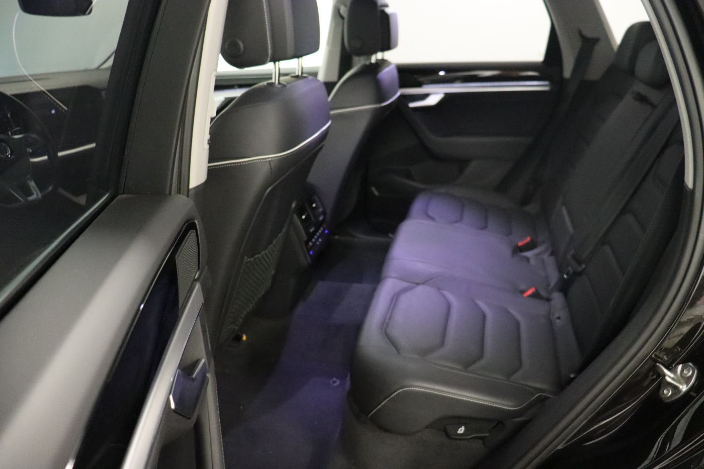 Fahrzeugabbildung Volkswagen Touareg 3.0 TDI 4Motion Elegance IQ.Light|AHK