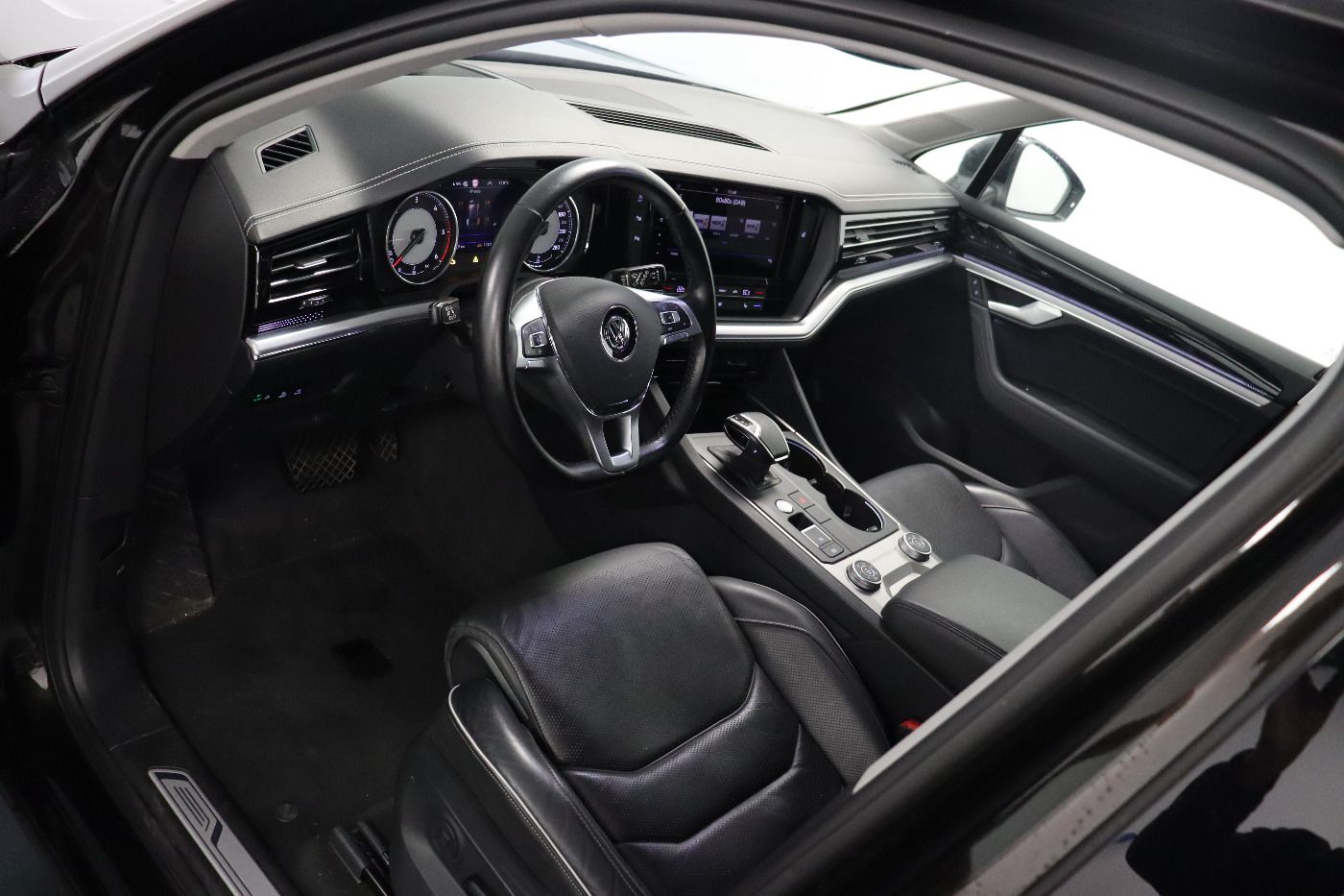 Fahrzeugabbildung Volkswagen Touareg 3.0 TDI 4Motion Elegance IQ.Light|AHK