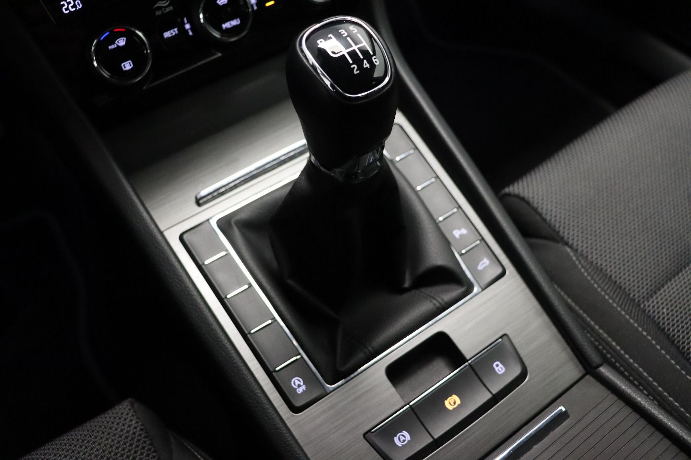 Fahrzeugabbildung SKODA Superb Combi 2.0 TDI DSG Style AHK|ACC|LED|Navi|